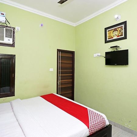 Capital O 11480 Hotel Blue Star Варанаси Екстериор снимка