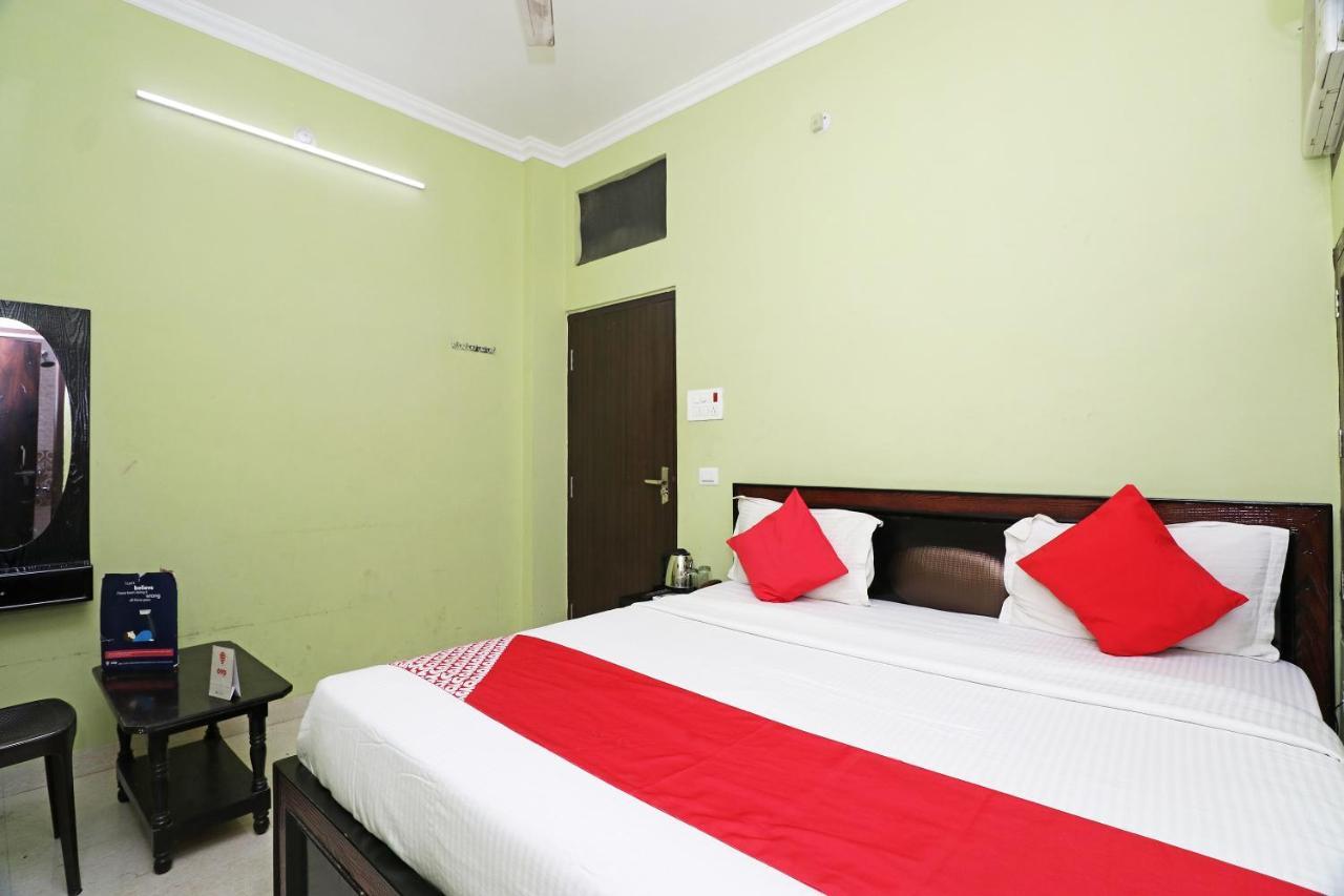 Capital O 11480 Hotel Blue Star Варанаси Екстериор снимка