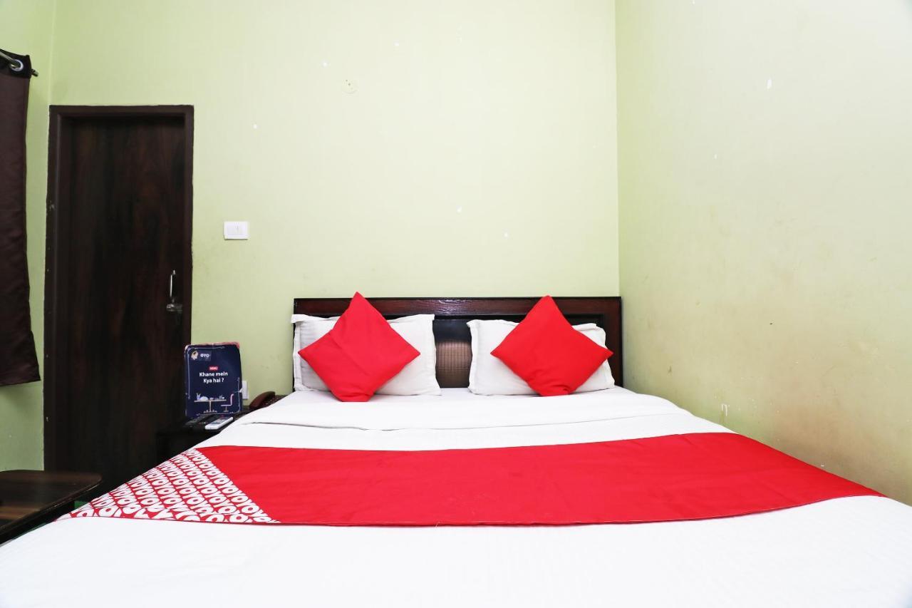 Capital O 11480 Hotel Blue Star Варанаси Екстериор снимка