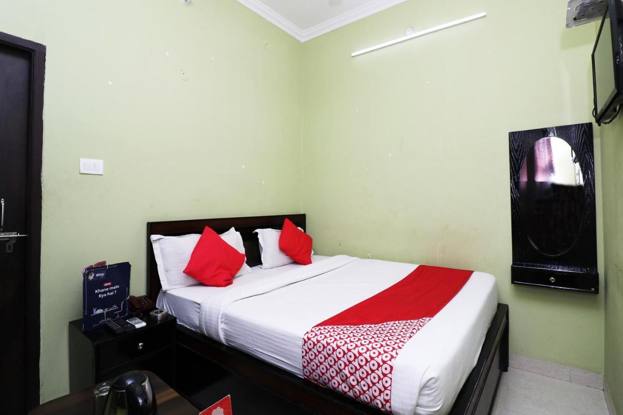 Capital O 11480 Hotel Blue Star Варанаси Екстериор снимка