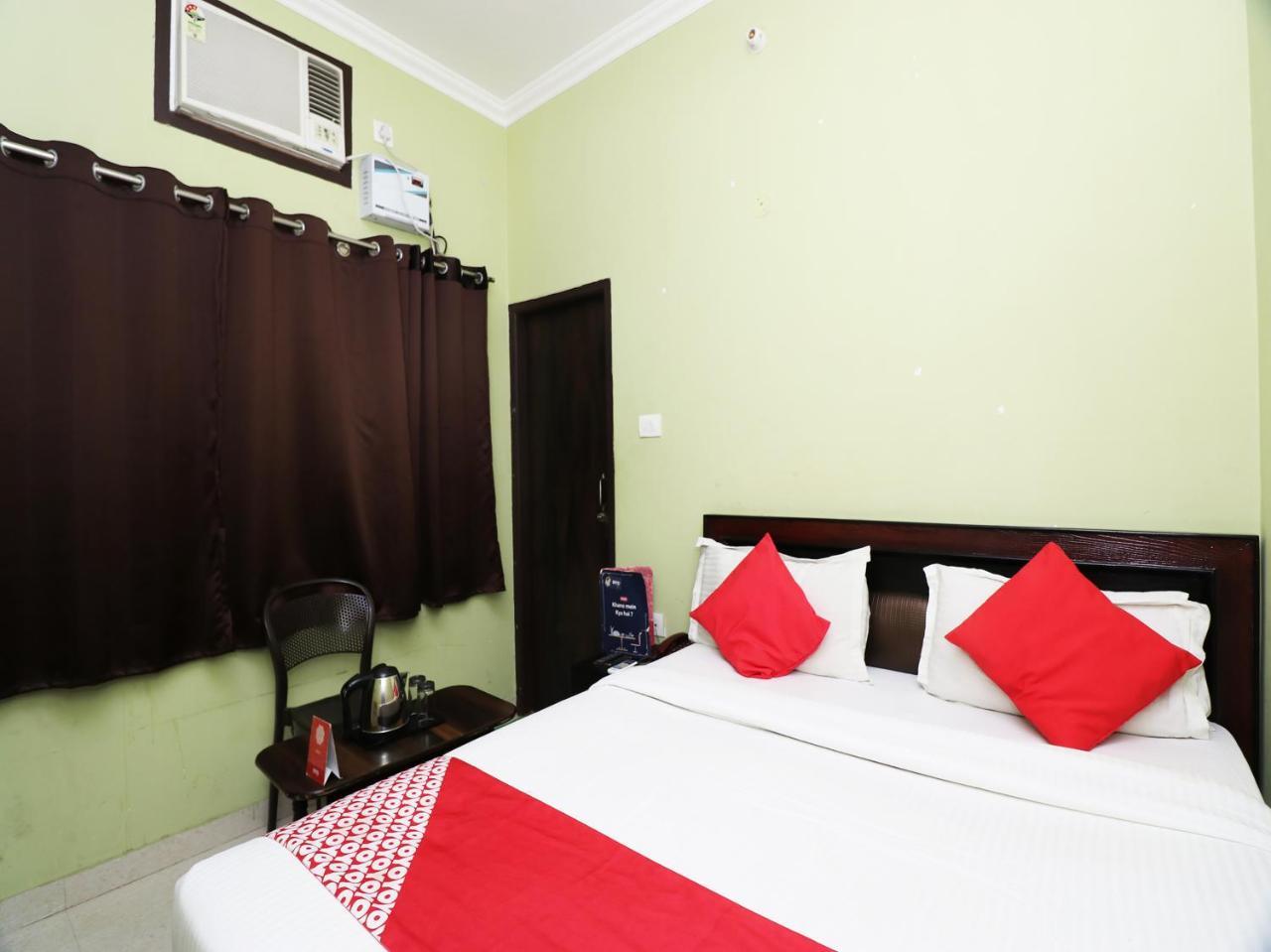 Capital O 11480 Hotel Blue Star Варанаси Екстериор снимка