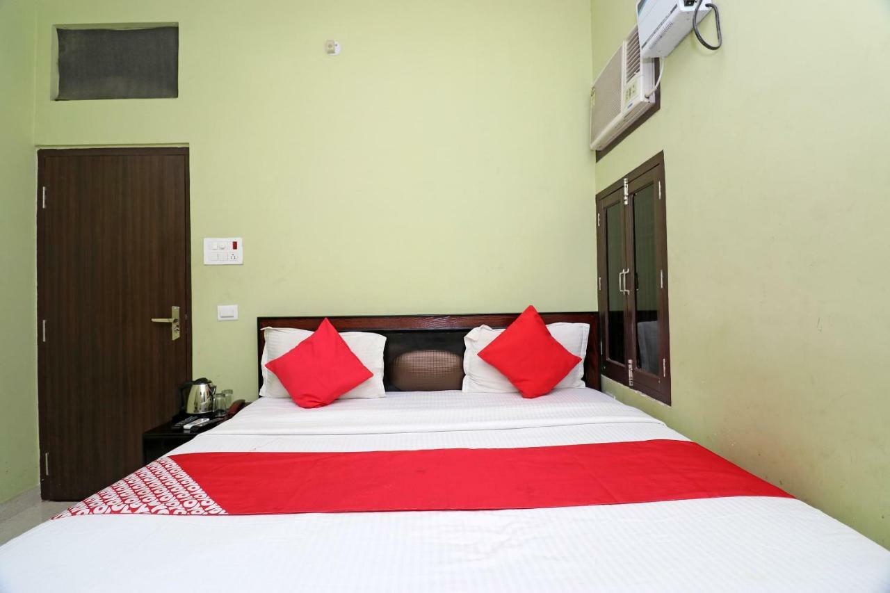 Capital O 11480 Hotel Blue Star Варанаси Екстериор снимка